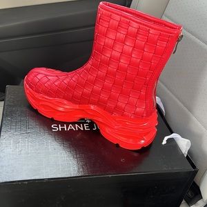 “Shane” red runway trainers